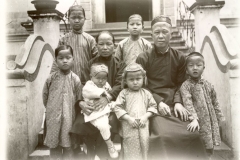 Honyen: Pfarrfamilie / Honyen, clergyman's family
